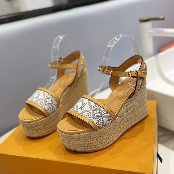 [Very easy to use] Louis Vuitton replica sandals Monogram calf leather vuz13778