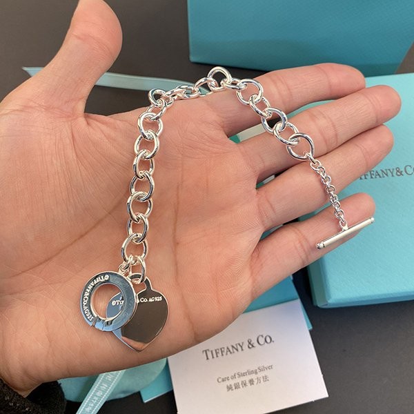 Attention-grabbing! Tiffany heart tag bracelet replica Tib88138