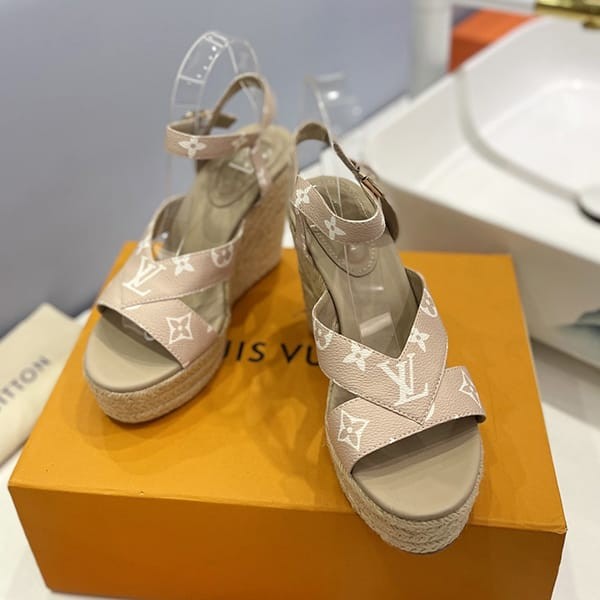 Very popular! Louis Vuitton replica sandals Monogram calf leather vub11354 Very popular! Louis Vuitton replica sandals Monogram calf leather vub11354