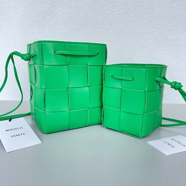 The hottest topic! Fake Bottega Veneta Cassette Shoulder Bag Green 680218VCQC43722