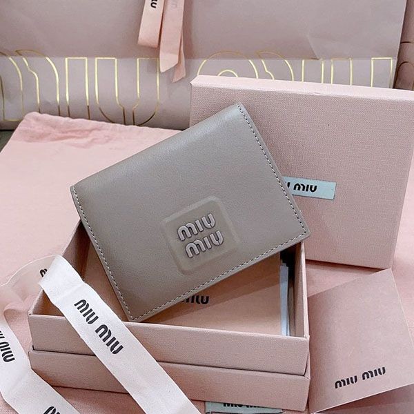 Free shipping Miu Miu Softy Padded Leather Bi-fold Wallet Replica myv17536