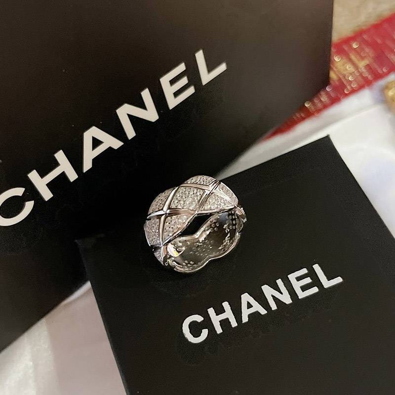 Eye-catching color Chanel replica Coco Crush collection ring she47007
