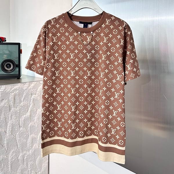 Luxury brand Louis Vuitton Stripe Accent Monogram T-shirt Replica 1AB7I0 Luxury brand Louis Vuitton Stripe Accent Monogram T-shirt Replica 1AB7I0