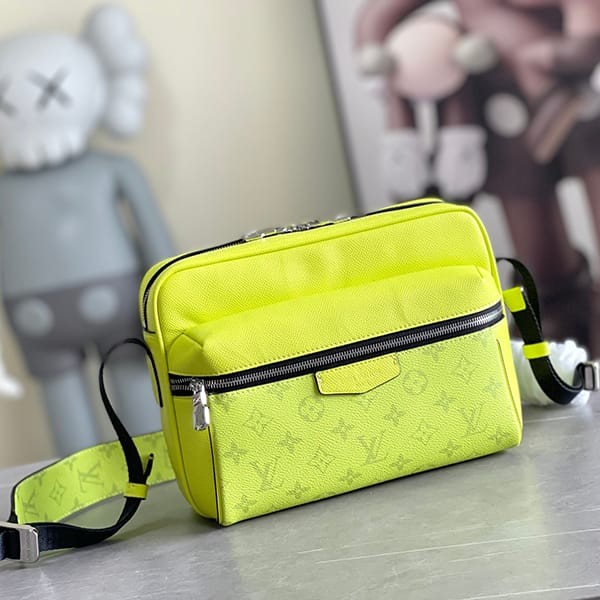 Extremely rare! Louis Vuitton Outdoor Messenger Yellow Replica M30943 Extremely rare! Louis Vuitton Outdoor Messenger Yellow Replica M30943