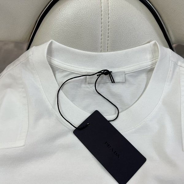 Attention-grabbing! Replica Prada logo T-shirt with pocket and short sleeves puw06805