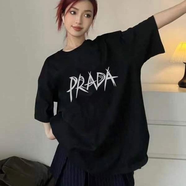 New and hard to find Prada logo T-shirt replica black puz66835 New and hard to find Prada logo T-shirt replica black puz66835