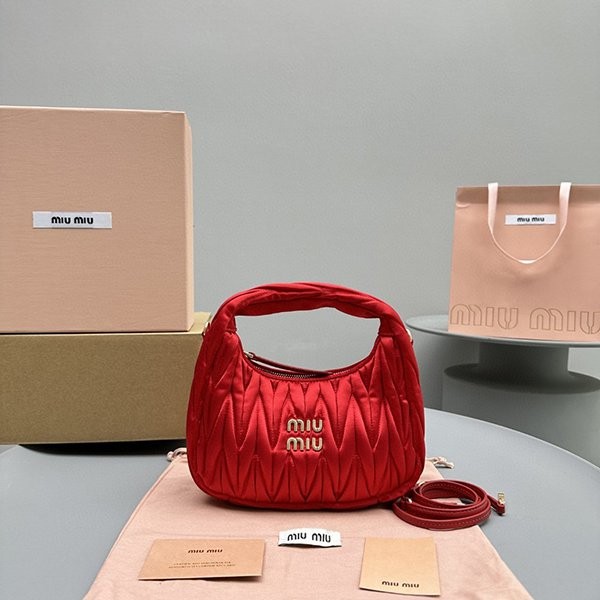 Miu Miu Replica Wonder Matelasse Recycled Nylon Shoulder Bag myb74028 Miu Miu Replica Wonder Matelasse Recycled Nylon Shoulder Bag myb74028
