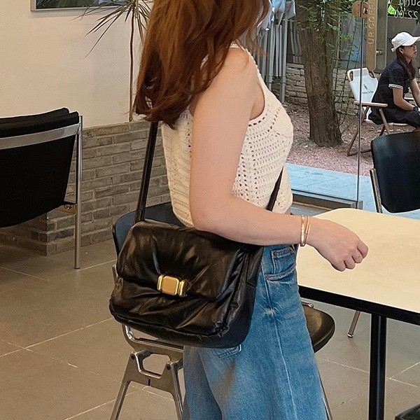 Bottega Veneta Pillow Shoulder Bag Replica boy55441 Bottega Veneta Pillow Shoulder Bag Replica boy55441