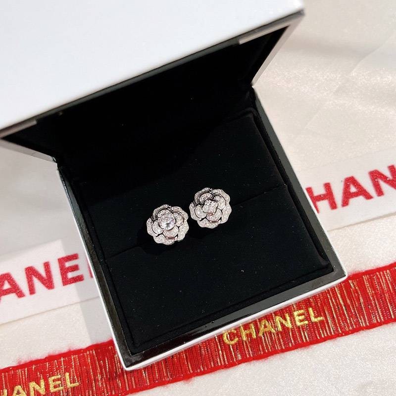 Love at first sight? Chanel Camellia Collection Ring Replica shd74209