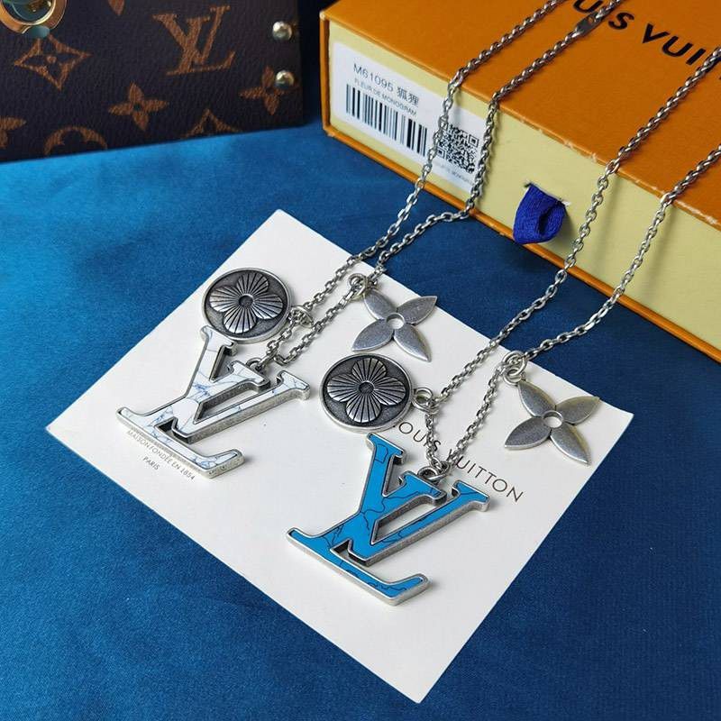 The hottest topic! Louis Vuitton LV logo necklace replica in two colors vuh37902 The hottest topic! Louis Vuitton LV logo necklace replica in two colors vuh37902