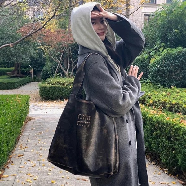 Stylish and cute Miu Miu leather handbag replica black myf79613 Stylish and cute Miu Miu leather handbag replica black myf79613