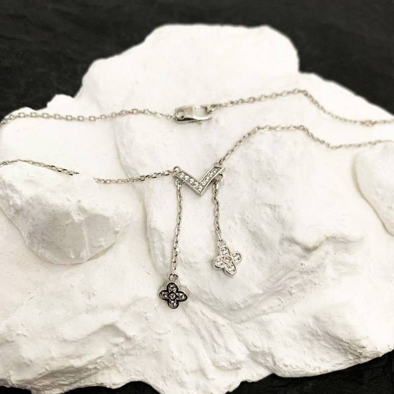Louis Vuitton necklace replica silver vus51218 is rapidly gaining popularity