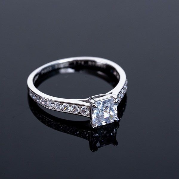 Harry Winston Diamond Fake Ring int25336