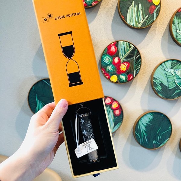 Stylish and cute Louis Vuitton key ring copy hourglass vuw08443