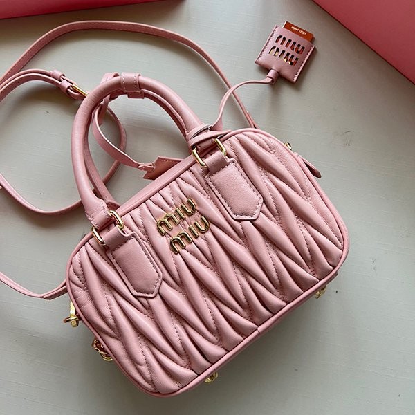 Stylish and cute Miu Miu handbag replica myo70205