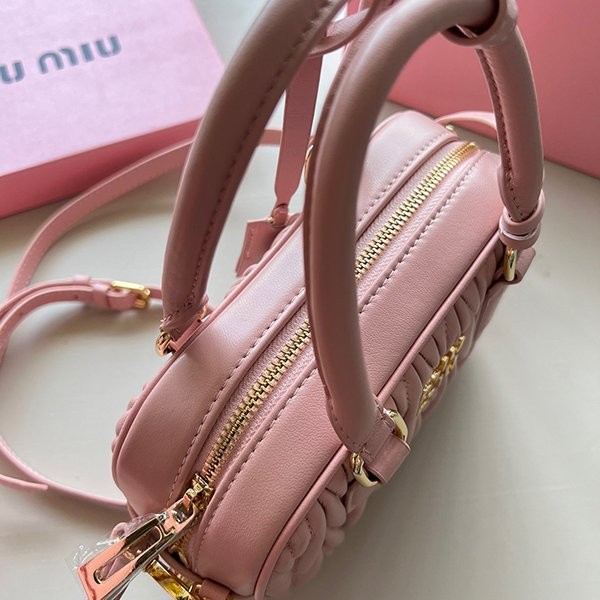 Stylish and cute Miu Miu handbag replica myo70205