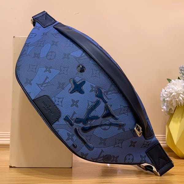 Rare Louis Vuitton Discovery Bumbag PM Replica M22576 Rare Louis Vuitton Discovery Bumbag PM Replica M22576