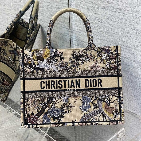 Easy to use Dior Book Tote Replica Medium Bag dez89537 Easy to use Dior Book Tote Replica Medium Bag dez89537