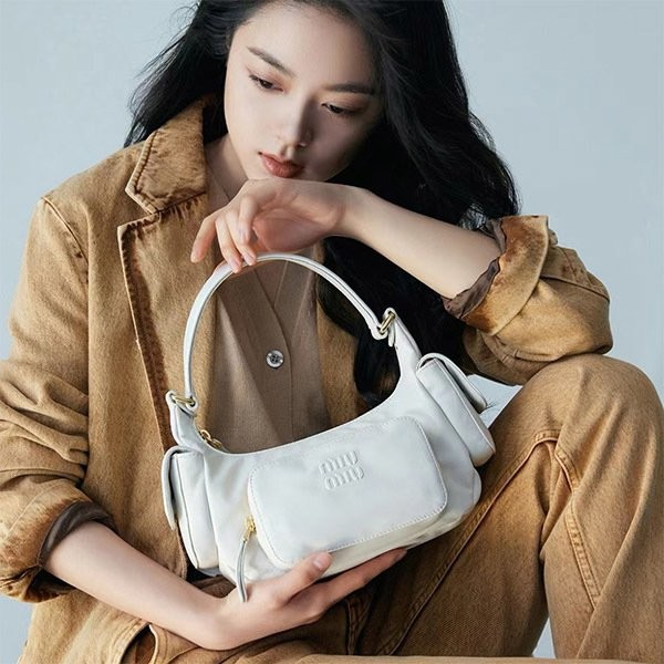 [Used by many celebrities] Miu Miu body bag fake underbag myh52813