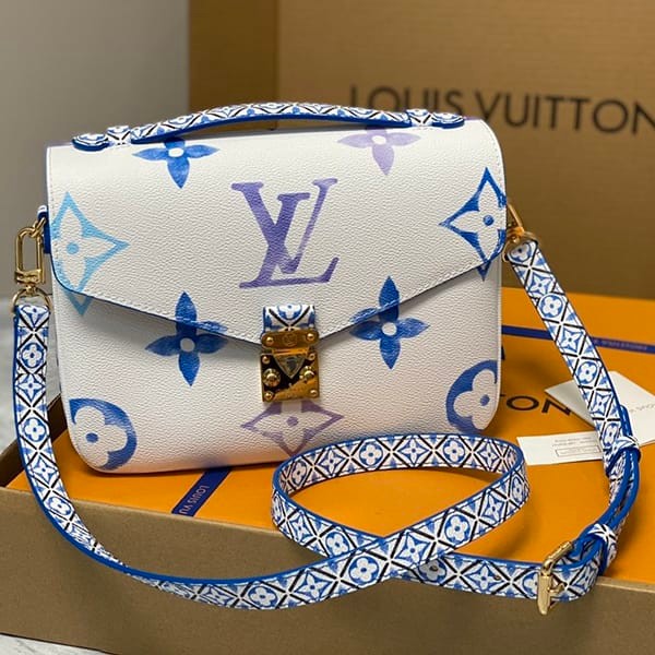 Fake Louis Vuitton Shoulder Bag Pouch Monogram LV Blue M23055 Used by Many Celebrities Fake Louis Vuitton Shoulder Bag Pouch Monogram LV Blue M23055 Used by Many Celebrities