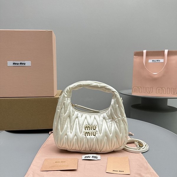 Miu Miu Replica Wonder Matelasse Recycled Nylon Shoulder Bag mys75215 Miu Miu Replica Wonder Matelasse Recycled Nylon Shoulder Bag mys75215