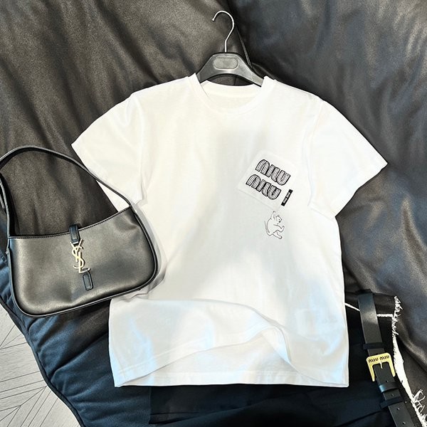 New color ☆ Rare Miu Miu CLUB LOGO T-shirt fake embroidered logo myy90100