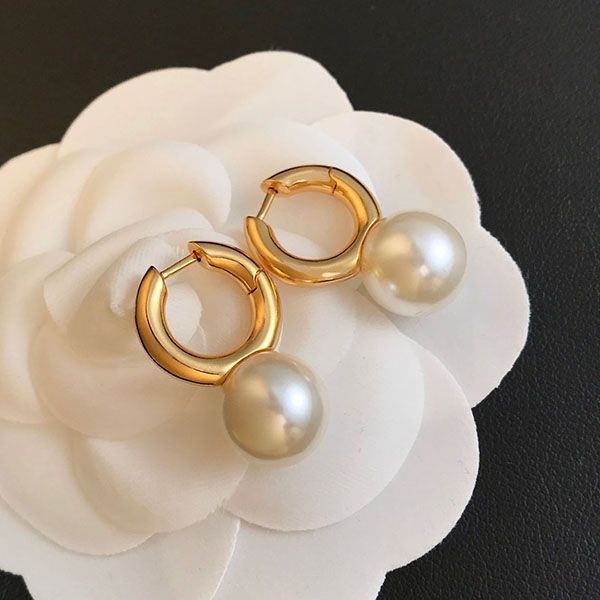 A nice replica of Celine pearl earrings Cek58555
