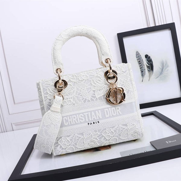 ☆Super popular☆ Dior Lady D-Light fake medium bag M0565OROL_M925 ☆Super popular☆ Dior Lady D-Light fake medium bag M0565OROL_M925
