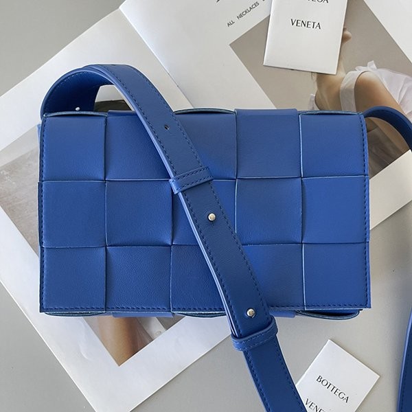 Love at first sight? Fake Bottega Veneta Cassette Crossbody Bag bof99586 Love at first sight? Fake Bottega Veneta Cassette Crossbody Bag bof99586