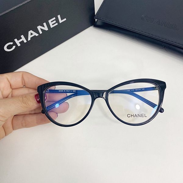 Show off your beautiful legs? Fake Chanel CC logo frame sunglasses shh76337
