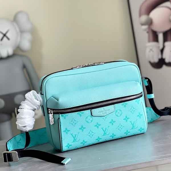 Love at first sight? Louis Vuitton Outdoor Messenger Blue Replica M30873 Love at first sight? Louis Vuitton Outdoor Messenger Blue Replica M30873