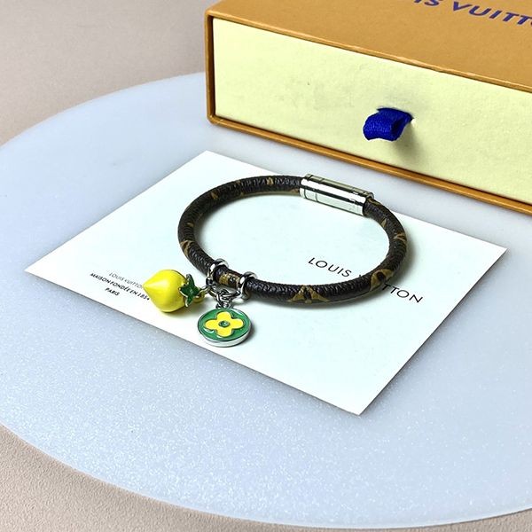 New and ultra-limited Louis Vuitton bracelet Monogram replica vuy43842 New and ultra-limited Louis Vuitton bracelet Monogram replica vuy43842