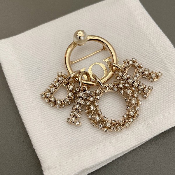 The dangling sign charm is cute? Lady Dior replica brooch ☆ V1059WOMCY_D03S