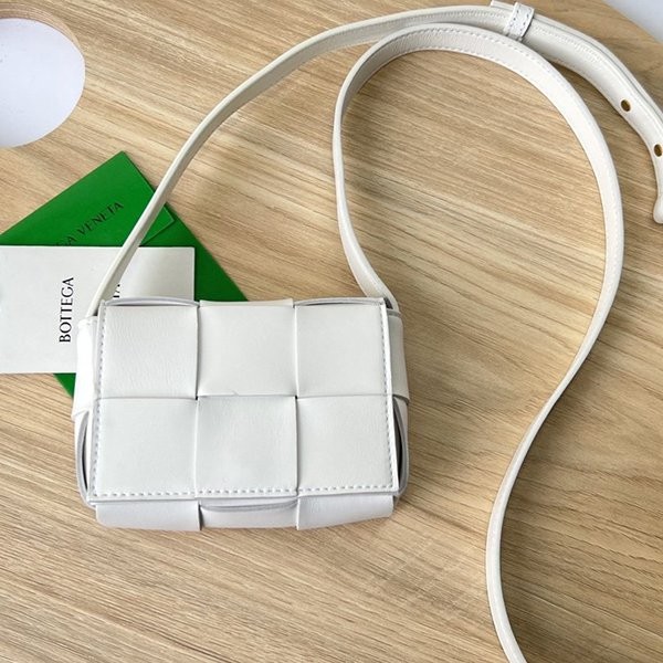 New color appearance ★ Bottega Veneta Candy Fake Cassette Crossbody Mini Bag box20608