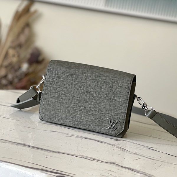 Perfect as a gift: Louis Vuitton wearable wallet shoulder bag replica M82086 Perfect as a gift: Louis Vuitton wearable wallet shoulder bag replica M82086