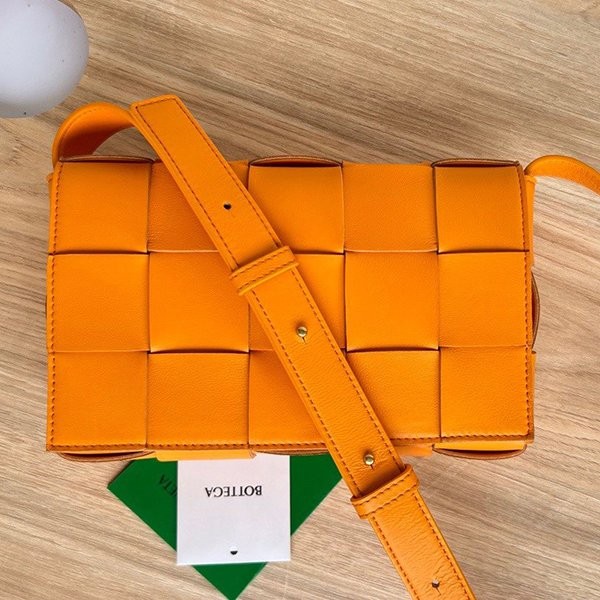 The most popular Bottega Veneta Cassette Crossbody Copy Bag boa22633 The most popular Bottega Veneta Cassette Crossbody Copy Bag boa22633