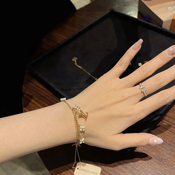 New Arrivals☆Louis Vuitton Replica Bracelet?LV Floragram Bracelet M0940A