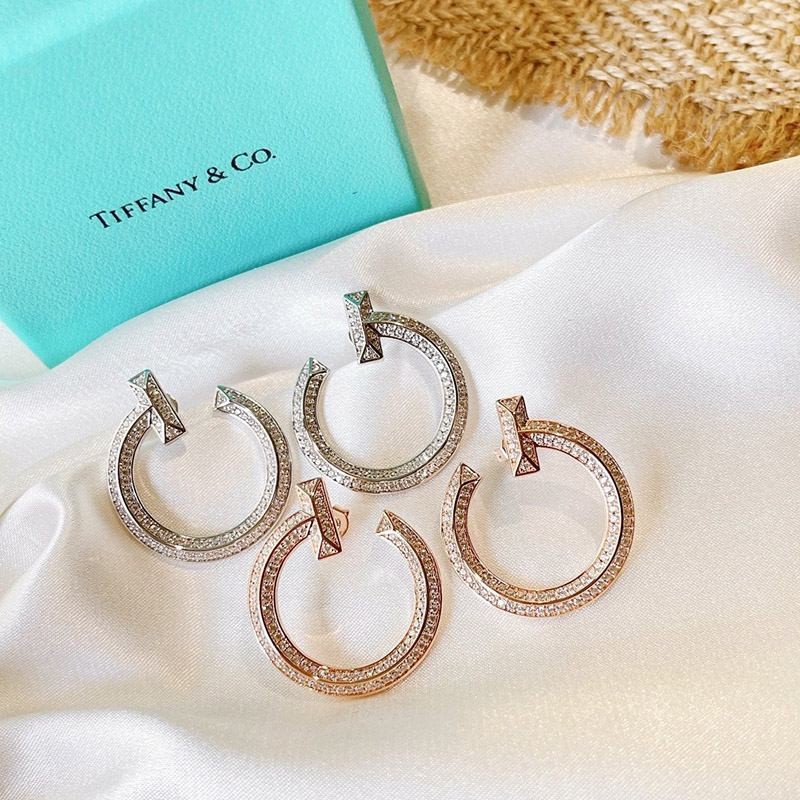 Extremely rare! Tiffany Metro hoop diamond earrings Tin22314