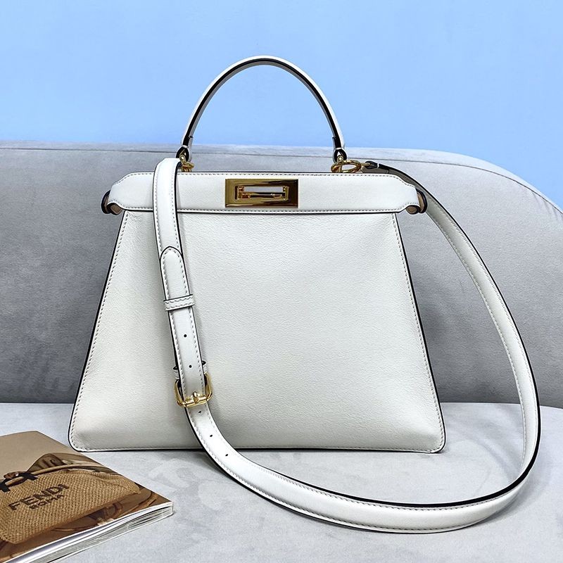The rapidly growing popularity of Fendi Peekaboo Iseeu fake medium leather bag fep70113