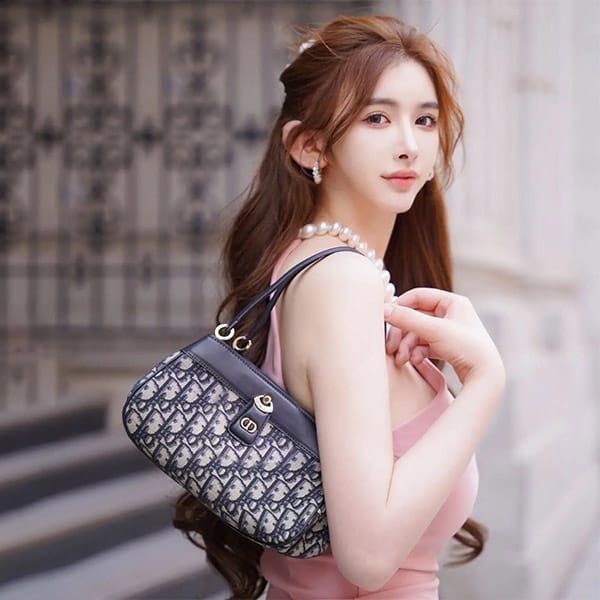 ★Popular in Japan! Dior Oblique Replica Medium Bag M1843OTZQM928