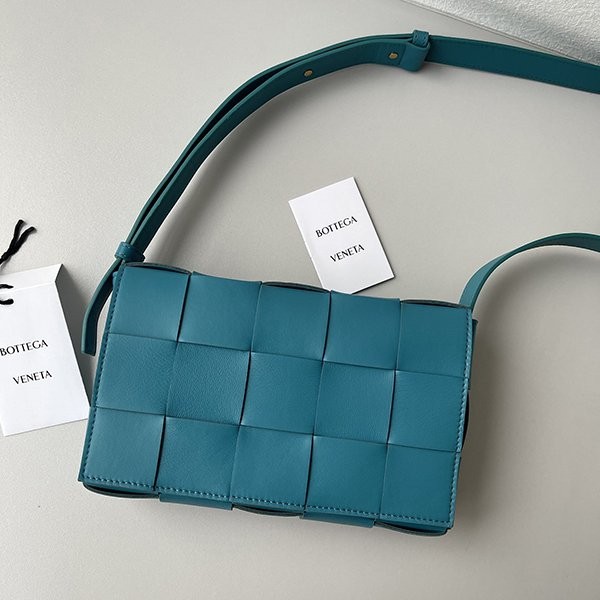 Spring new arrival Bottega Veneta Cassette Crossbody Bag Replica 578004 Spring new arrival Bottega Veneta Cassette Crossbody Bag Replica 578004