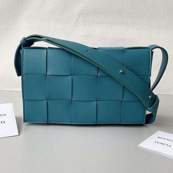 Spring new arrival Bottega Veneta Cassette Crossbody Bag Replica 578004