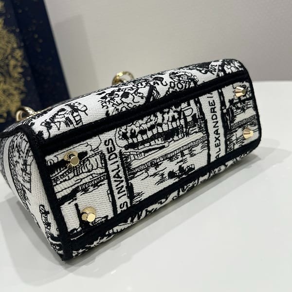 Very popular all over the world? Lady Dior replica D-LITE mini bag embroidery del82693