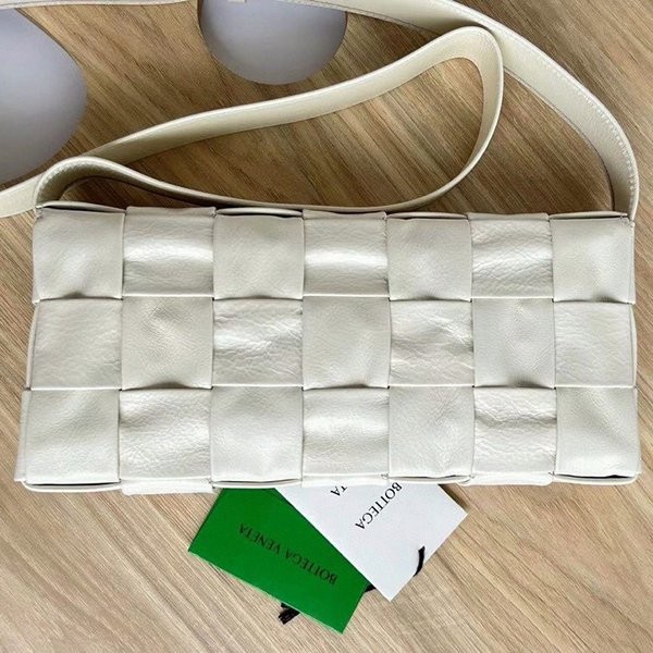 New and popular Bottega Veneta replica cassette crossbody bag boc61338