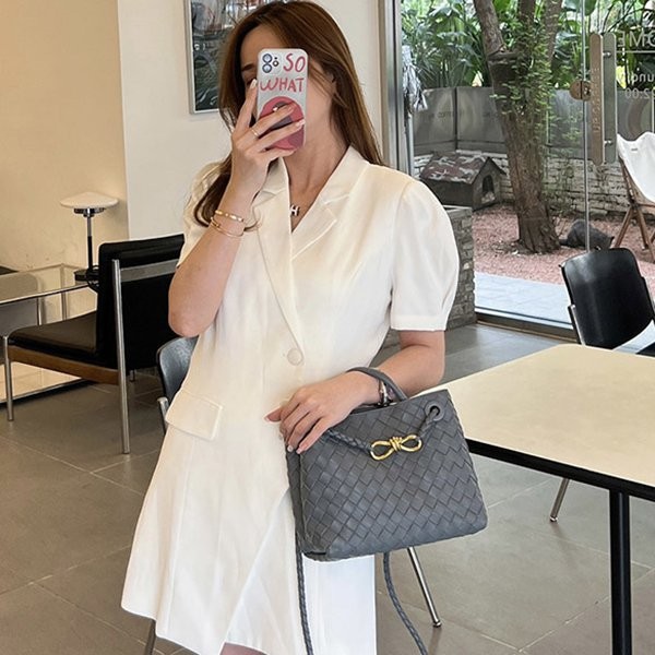 Cute Bottega Veneta Andiamo Replica Leather Shoulder Bag BOG54004 Cute Bottega Veneta Andiamo Replica Leather Shoulder Bag BOG54004