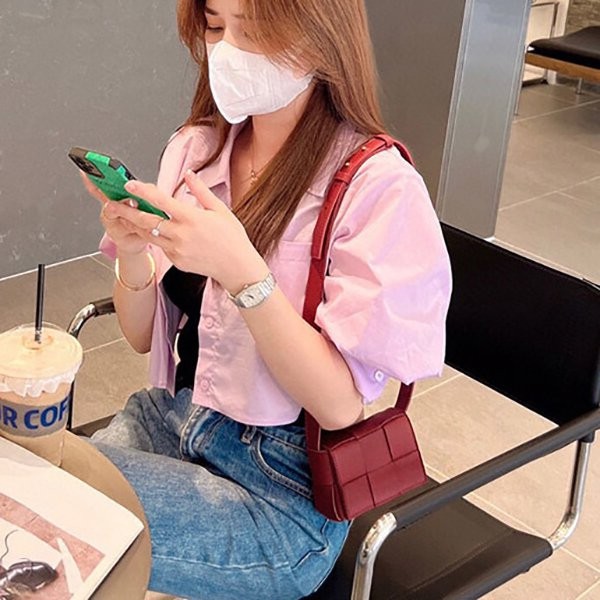 I definitely want it! Bottega Veneta Candy Cassette Replica Crossbody Mini Bag boe35639 I definitely want it! Bottega Veneta Candy Cassette Replica Crossbody Mini Bag boe35639