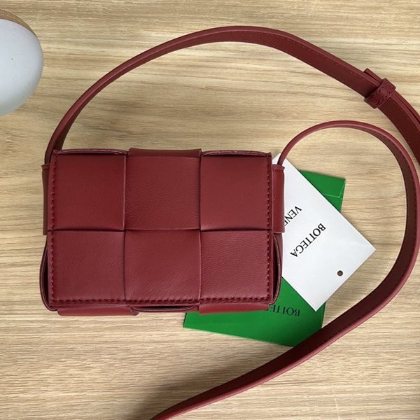 I definitely want it! Bottega Veneta Candy Cassette Replica Crossbody Mini Bag boe35639