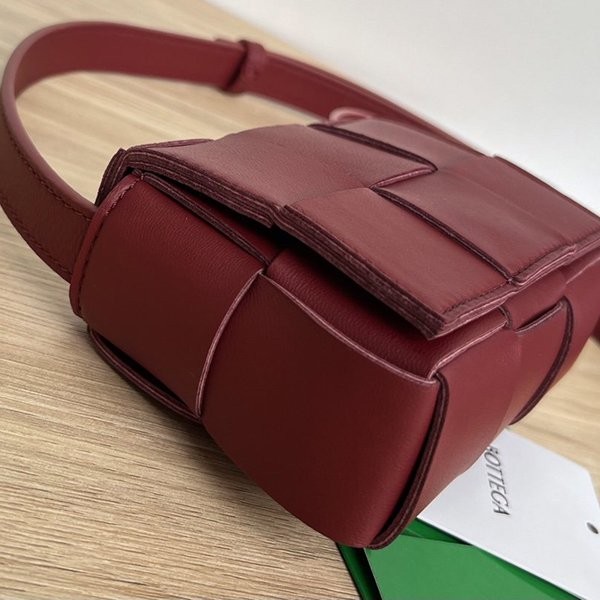 I definitely want it! Bottega Veneta Candy Cassette Replica Crossbody Mini Bag boe35639