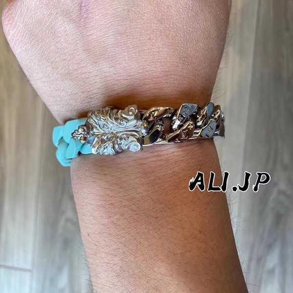 Add a touch of glamour to your hands? Louis Vuitton Collier Chain Replica Bracelet vue62841