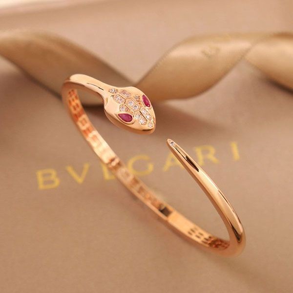 A nice replica Bulgari Serpenti bracelet Bun55241